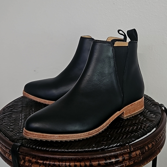 Nisolo Black Leather Eva Everyday Chelsea Boot Size 7.5 ankle booties - Picture 6 of 13